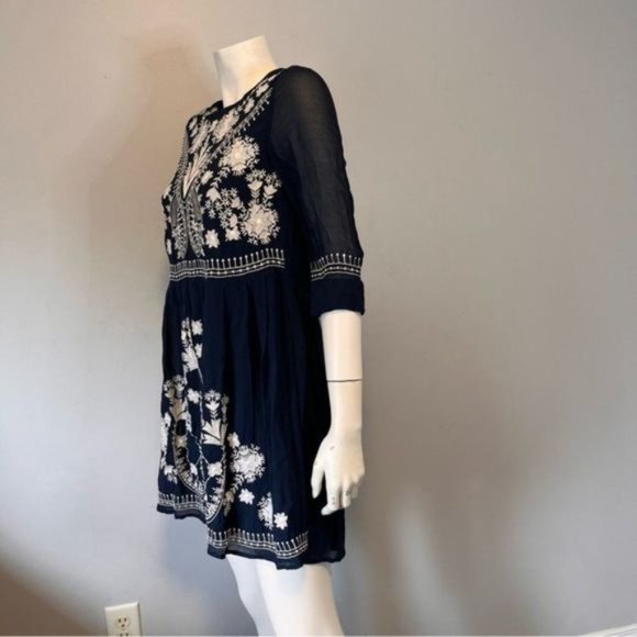 French Connection 'Kiko' Embroidered Crepe Babydoll Dress Size 2 - Picture 3 of 16